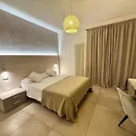 Elena 住宿加早餐酒店 代森扎诺-德尔加达