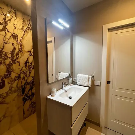 Elena Desenzano del Garda